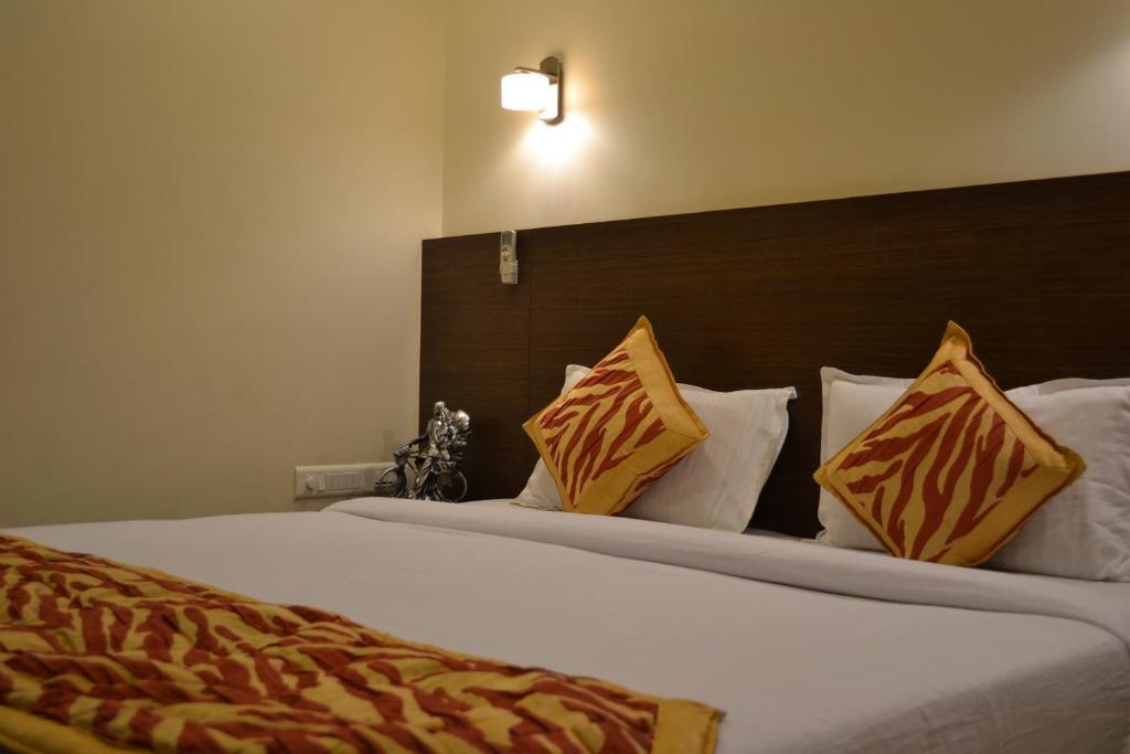 Hotel Adi Nagpur Phòng bức ảnh